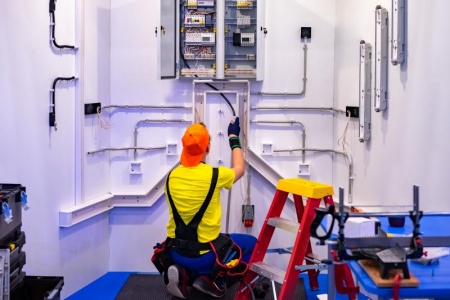Mise aux normes électriques, pourquoi et comment procéder ?